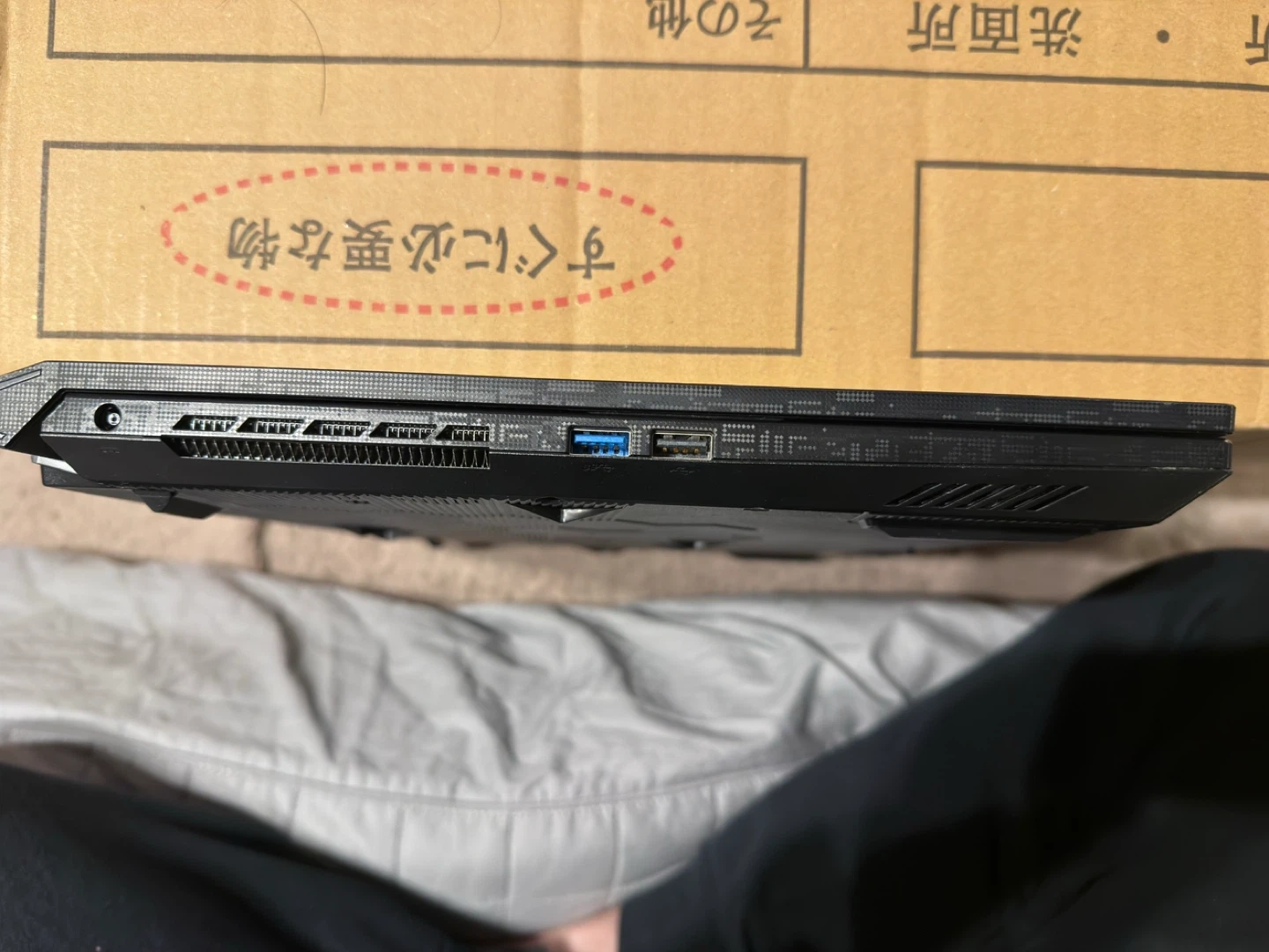 MSI Katana A17 AI BBV ゲーミングノートPCの写真5枚目