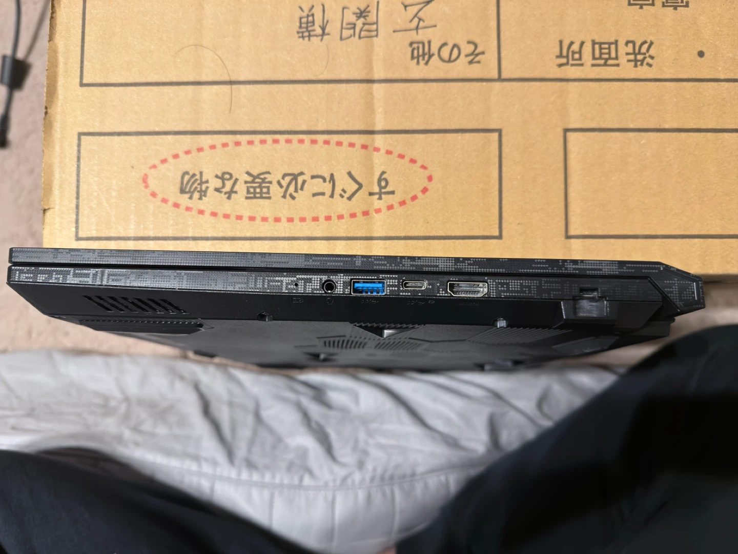MSI Katana A17 AI BBV ゲーミングノートPCの写真4枚目