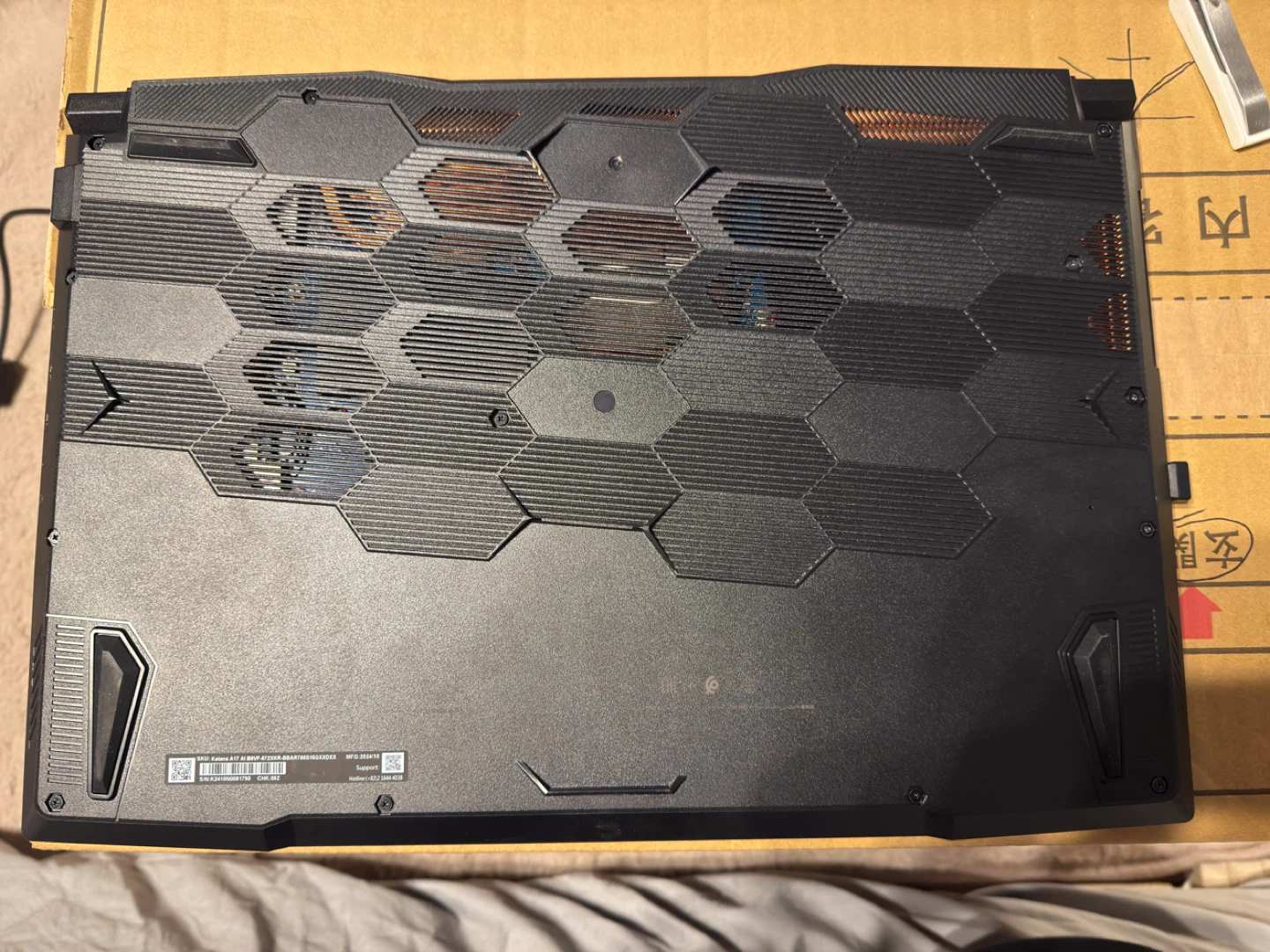 MSI Katana A17 AI BBV ゲーミングノートPCの写真2枚目