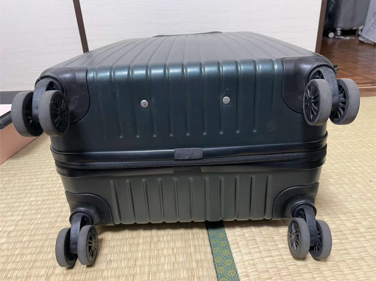スーツケースの写真2枚目