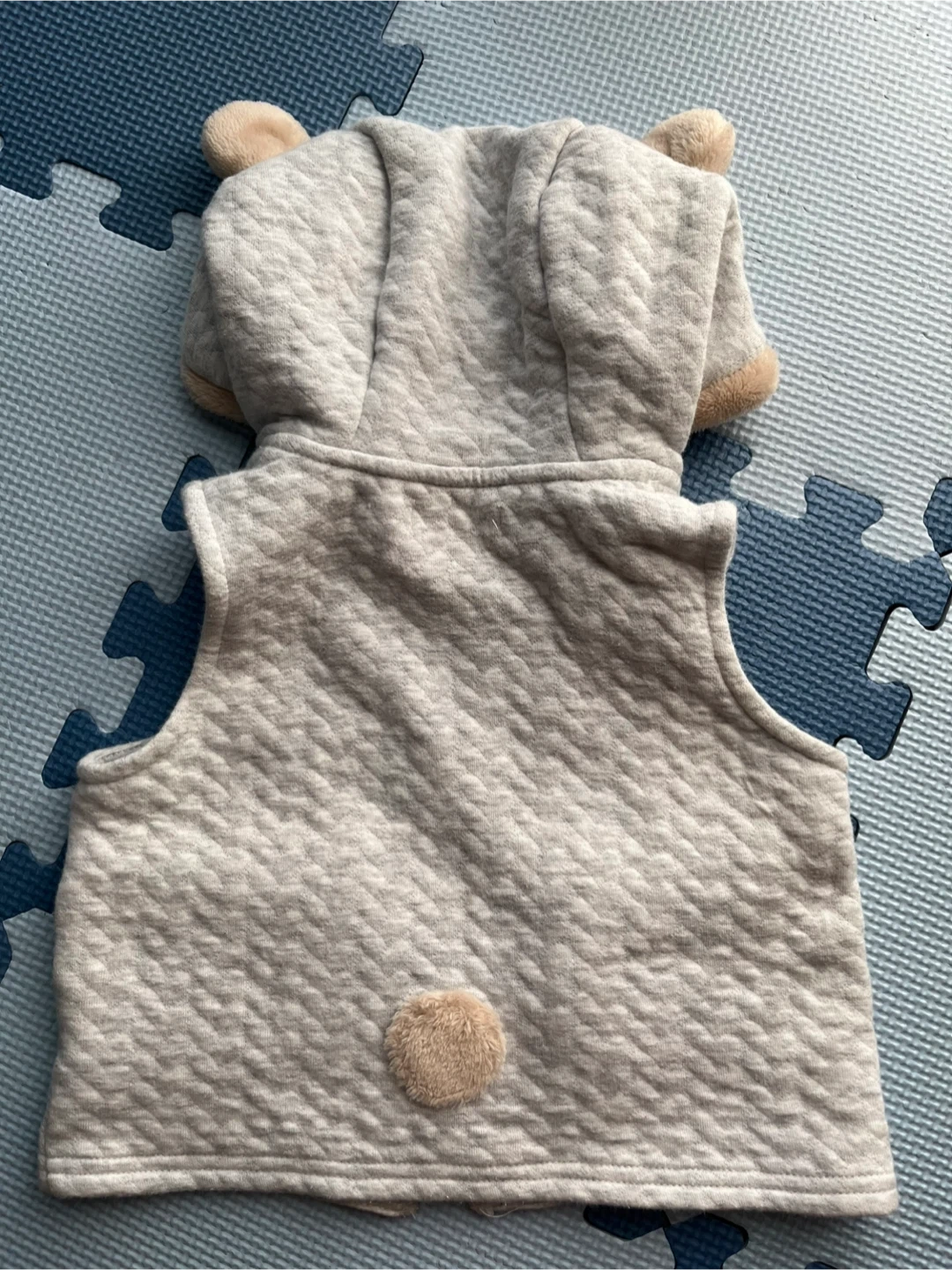 くま耳フード付きベストの写真2枚目