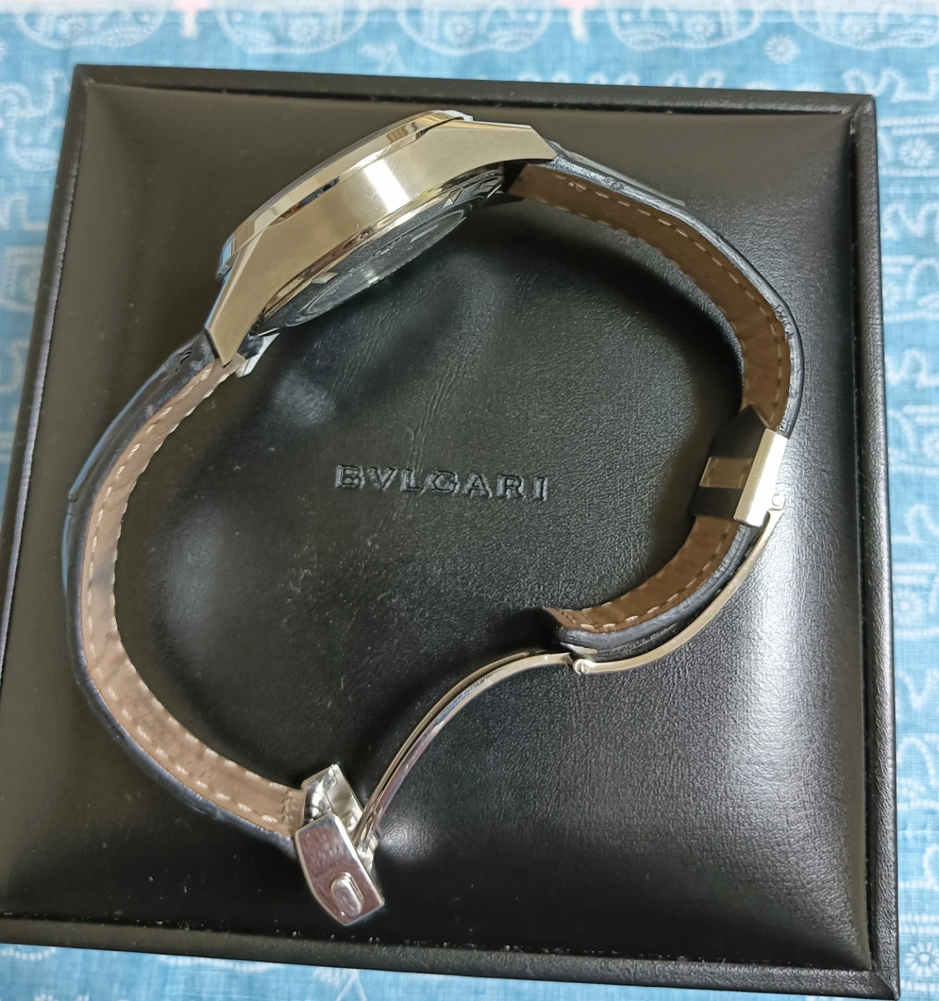 非常に美品。TAG HEUER カレラ グランドデイト GMTデュアルタイム 腕時計の写真8枚目