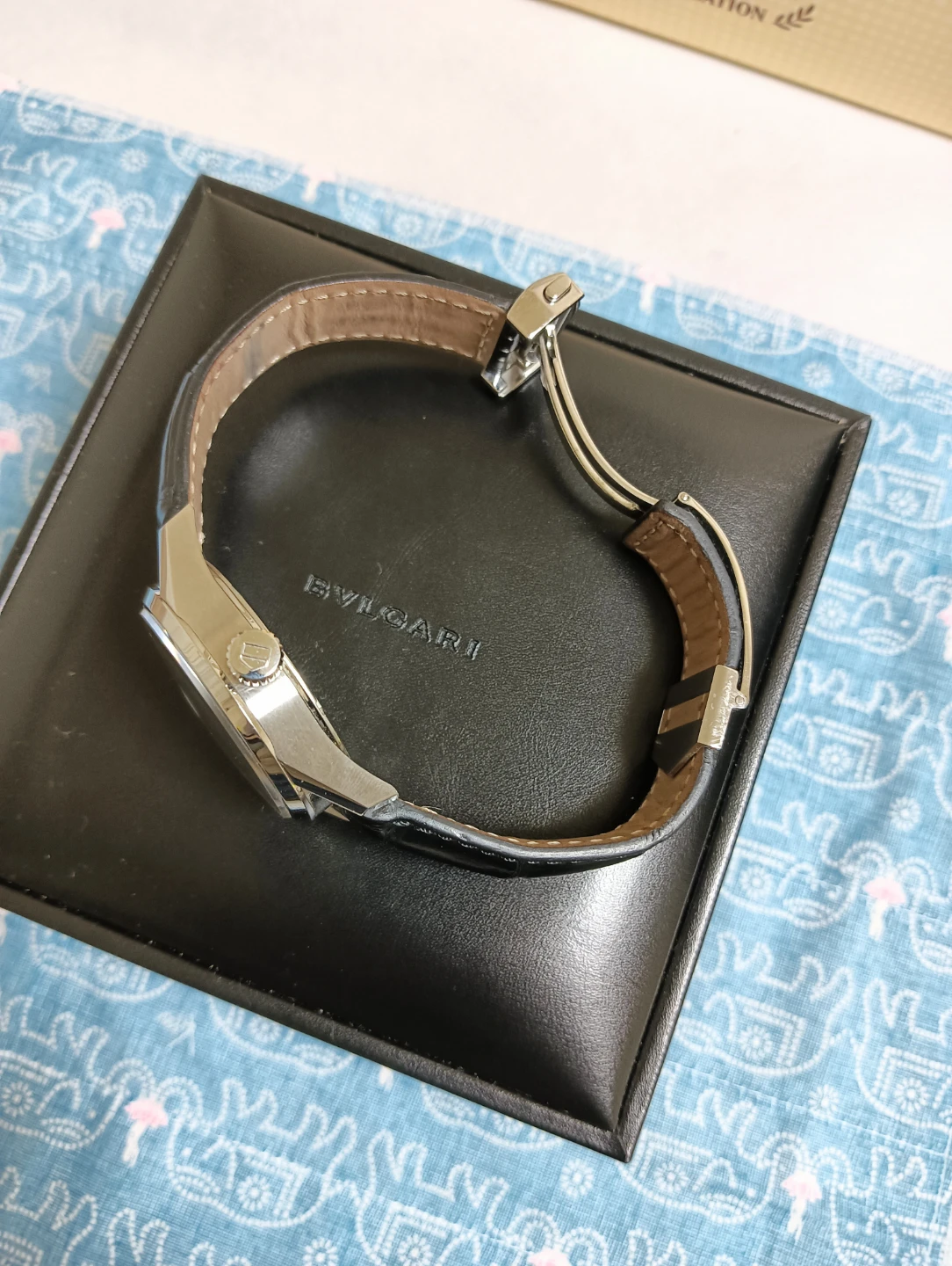 非常に美品。TAG HEUER カレラ グランドデイト GMTデュアルタイム 腕時計の写真7枚目
