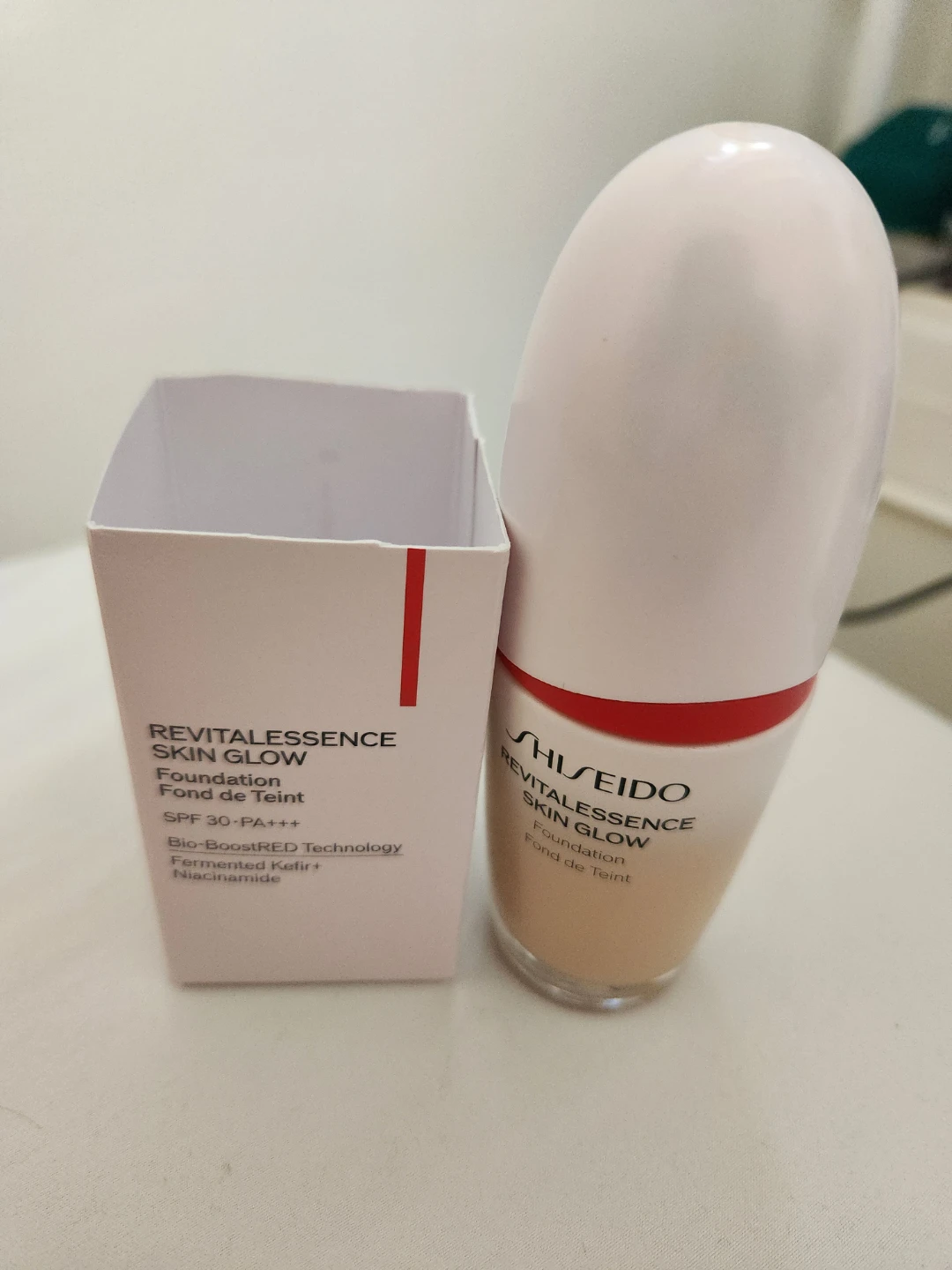 資生堂 リバイタ essence skin glow ファンデーション
