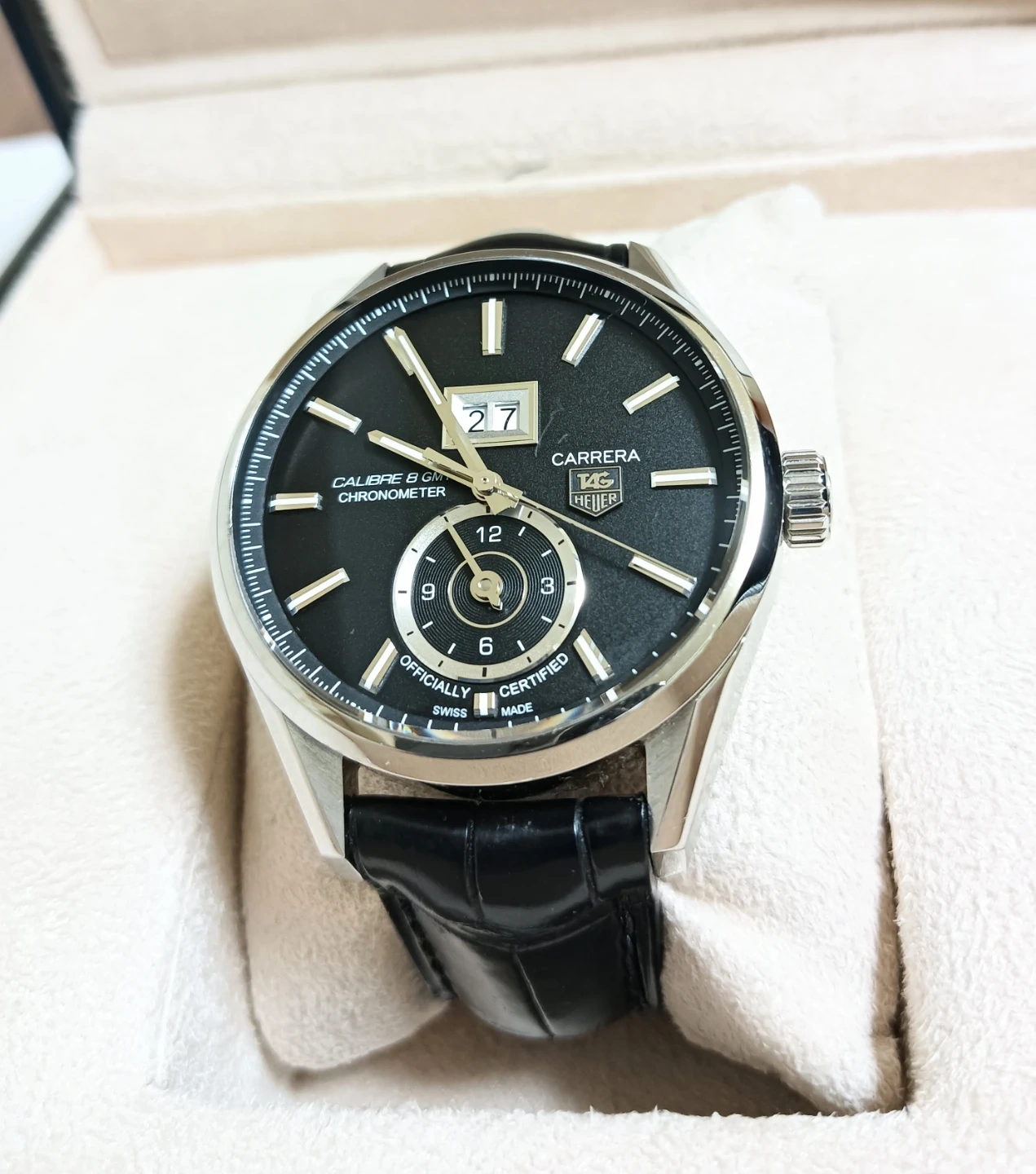 非常に美品。TAG HEUER カレラ グランドデイト GMTデュアルタイム 腕時計の写真2枚目