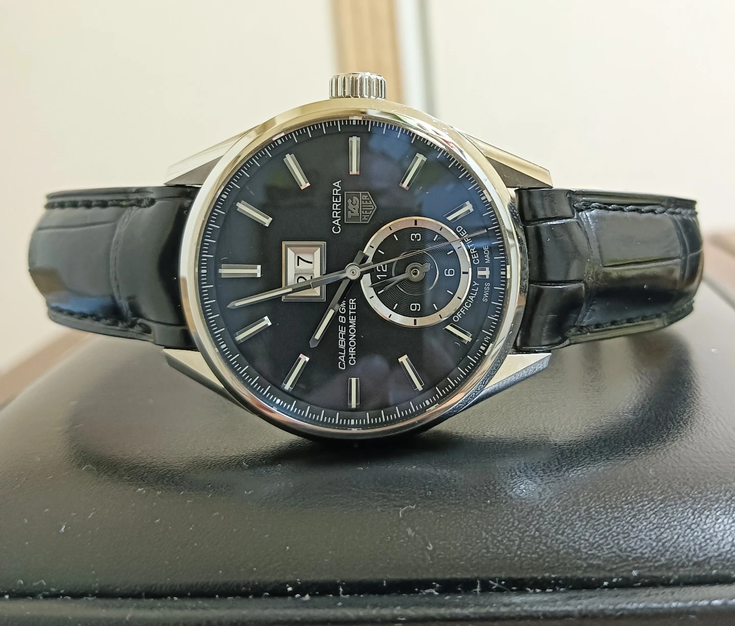 非常に美品。TAG HEUER カレラ グランドデイト GMTデュアルタイム 腕時計の写真3枚目