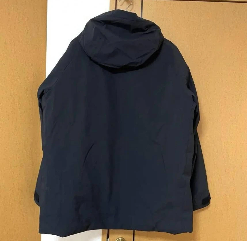 定価￥12,900 ユニクロ ハイブリッドダウンパーカ  Lサイズの写真3枚目