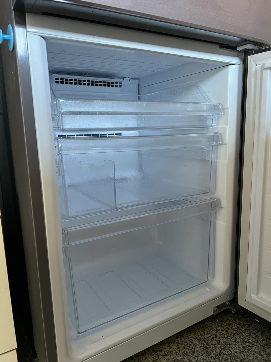 シャープ 冷蔵庫 受け渡し場所は三軒茶屋の写真6枚目