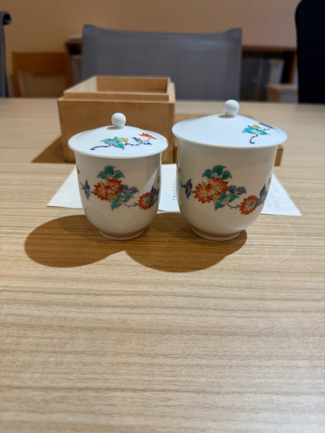 柿右衛門 蓋付き湯呑み2客セット