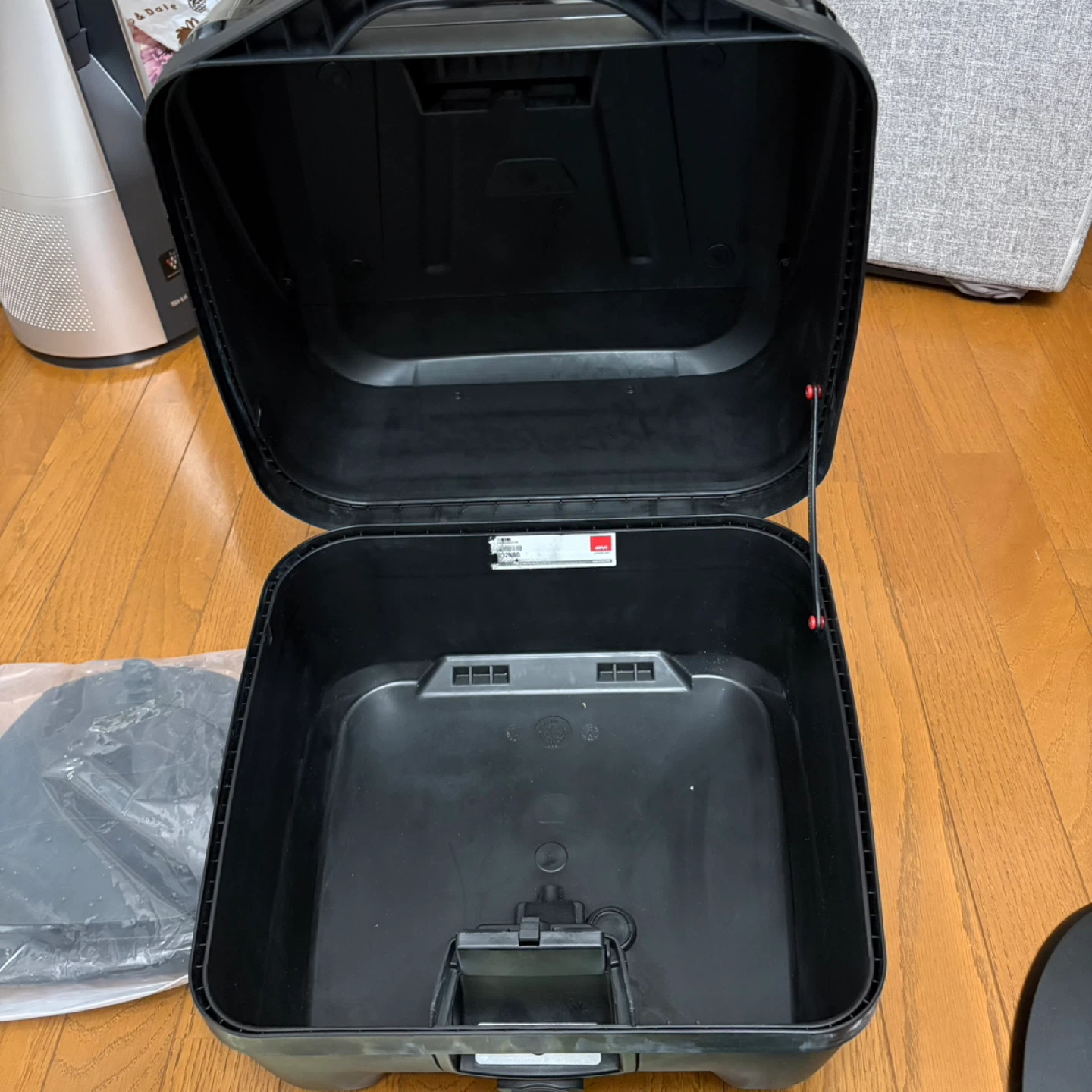 GIVIのモノロックケース BOLD B32NBDの写真3枚目