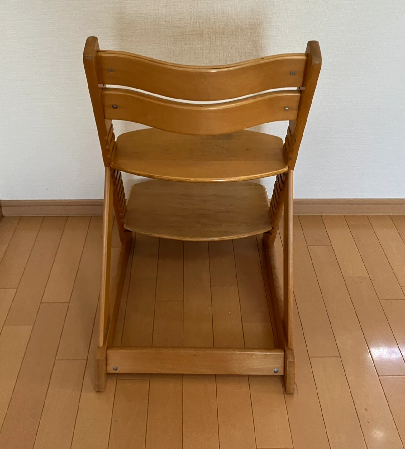 木製ベビー用ハイチェアの写真4枚目
