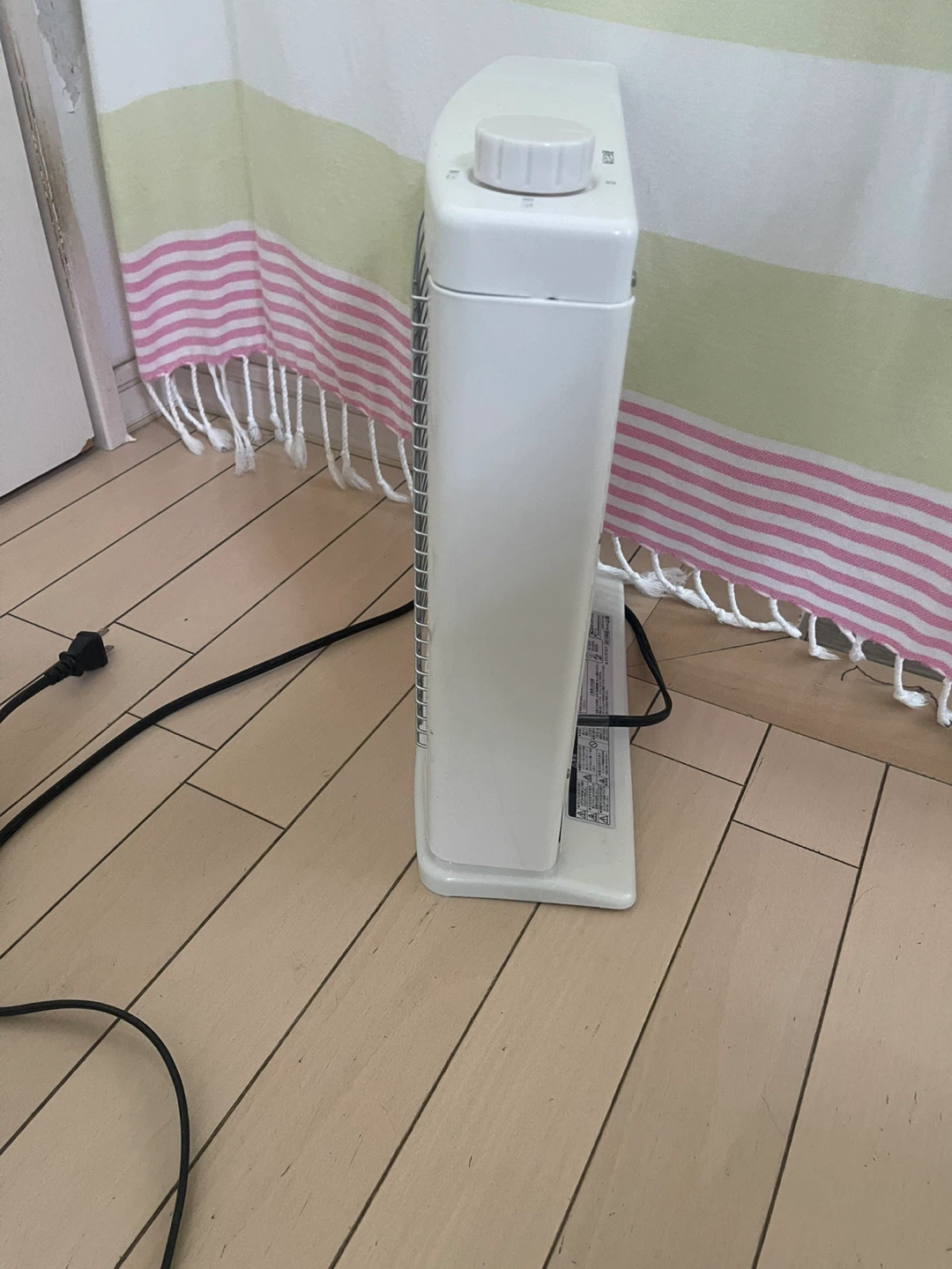 足元　コンパクト電気ストーブ DS-D086の写真2枚目