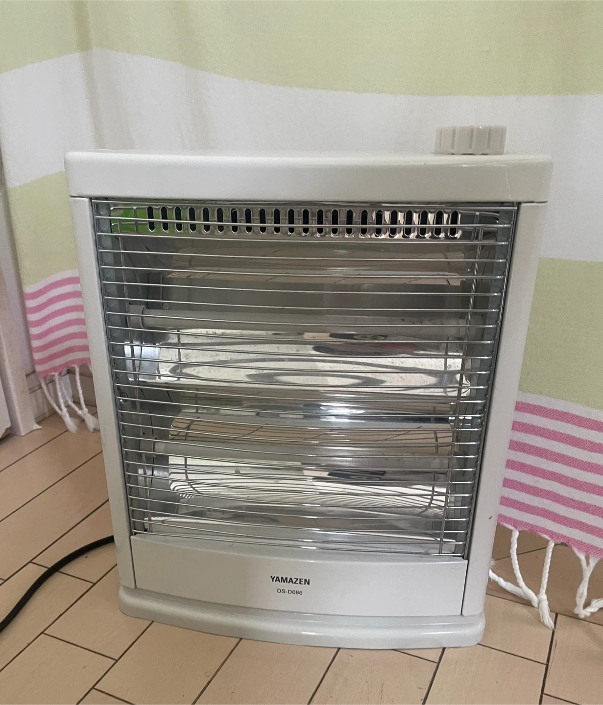 足元　コンパクト電気ストーブ DS-D086