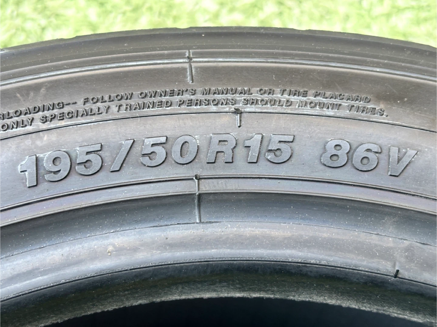 ヨコハマ ADVAN A052 タイヤ 195/50R15の写真2枚目