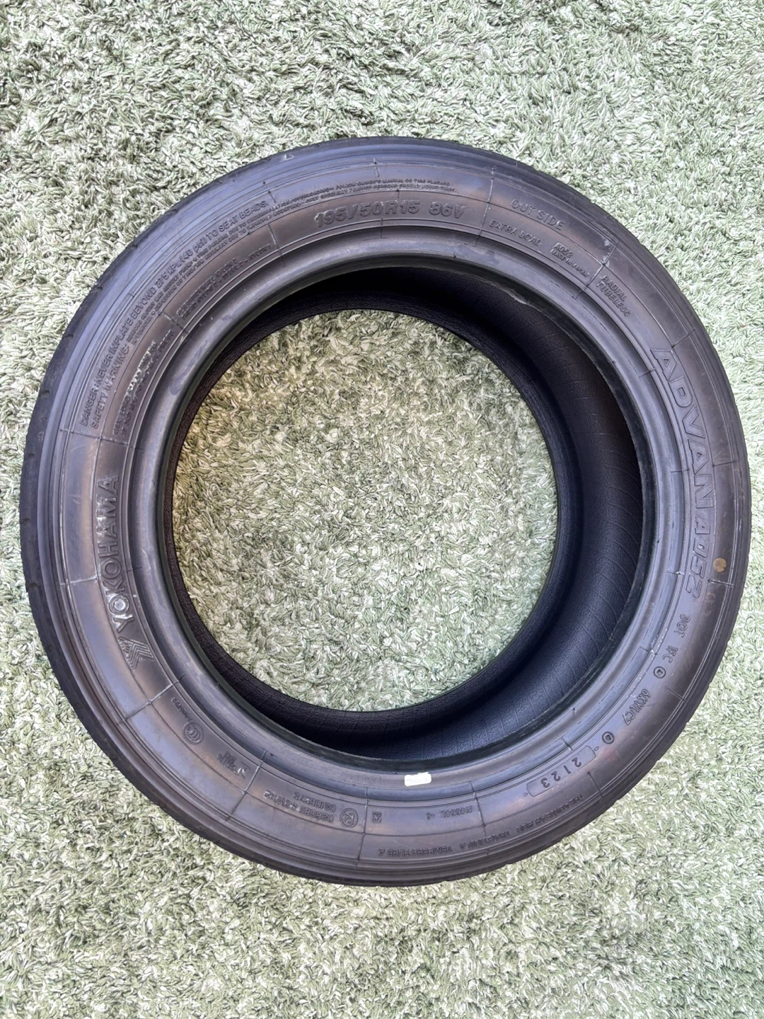 ヨコハマ ADVAN A052 タイヤ 195/50R15