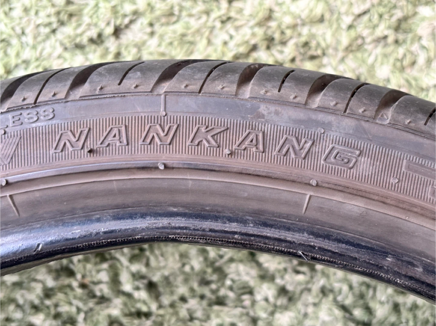 ナンカン タイヤ 215/35R18 84H 2本セットの写真3枚目