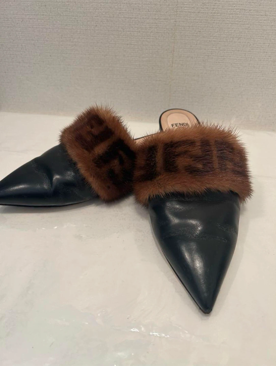 FENDI ミンクファー フラットシューズの写真2枚目