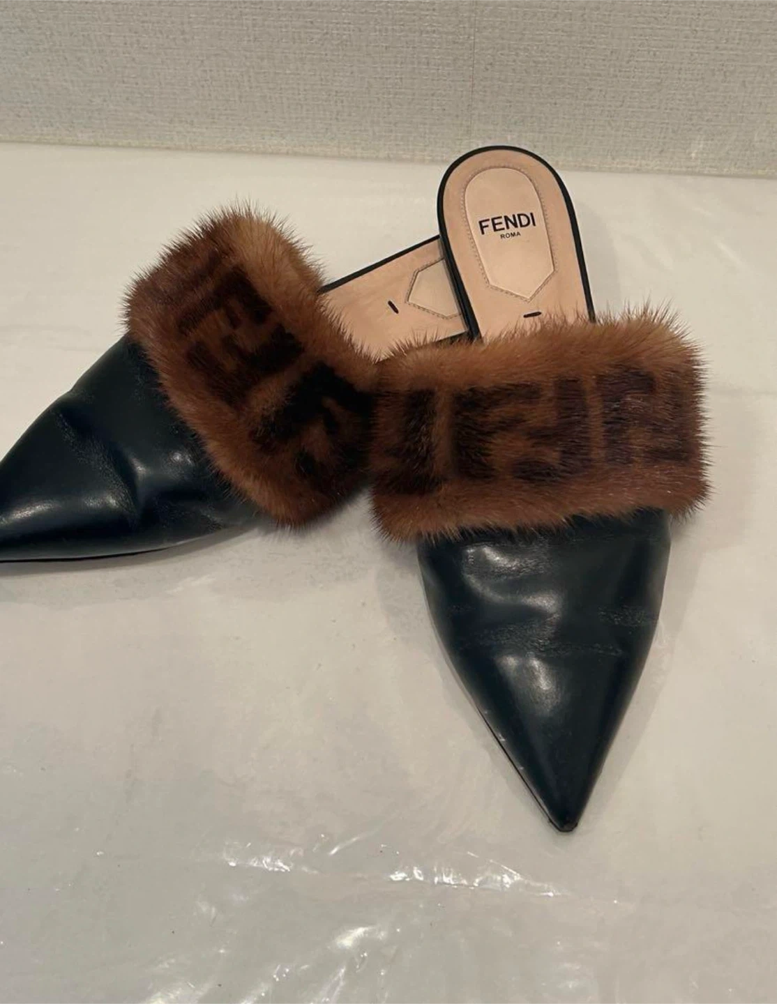 FENDI ミンクファー フラットシューズの写真3枚目