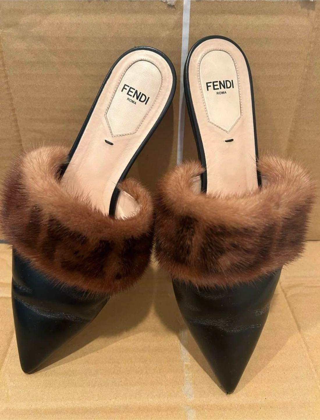 FENDI ミンクファー フラットシューズ
