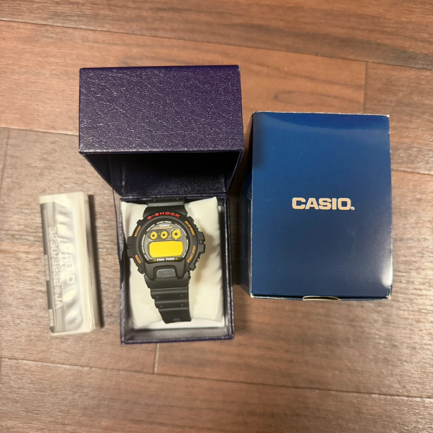 CASIO G-SHOCK ユニクロ　非売品 3230 DW-6900B 新品の写真3枚目