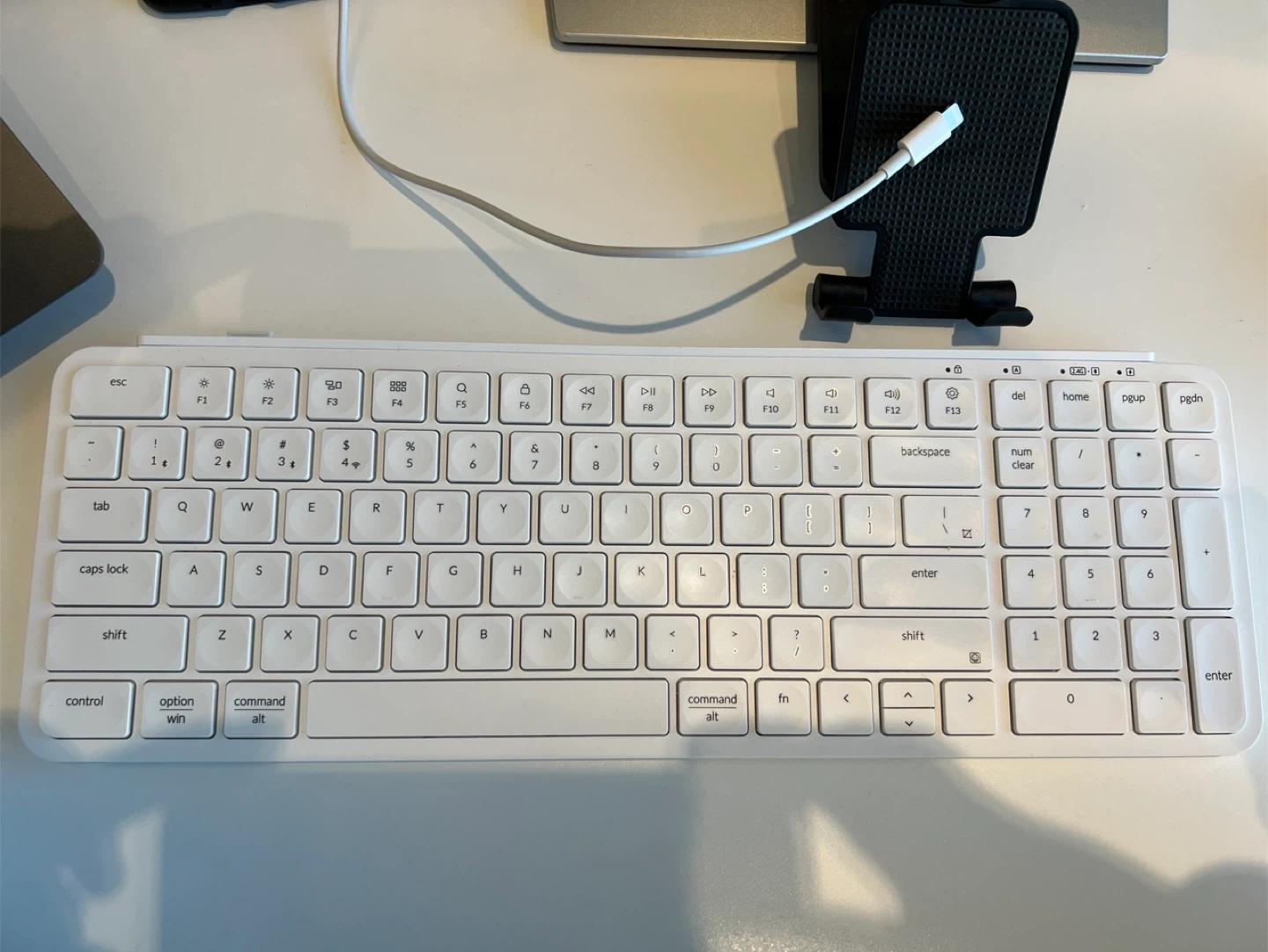 [8/16まで値下げ] Keychron B6 Pro ウルトラスリム、2.4 GHz/Bluetooth 5.2/有線接続