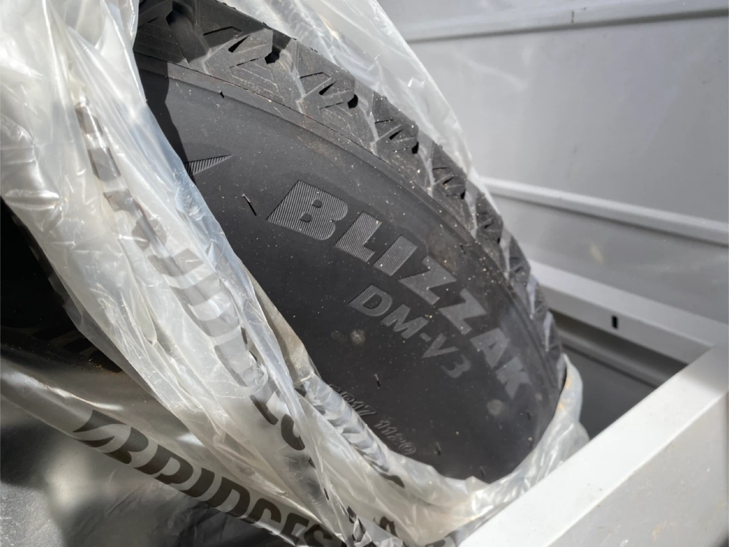 ブリヂストン BLIZZAK DM-V3 265/65R17 スタッドレスタイヤ