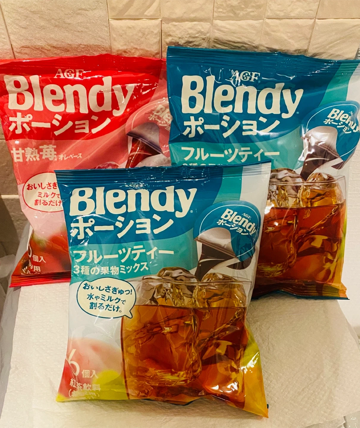 今月いっぱいの出品 AGF Blendy ポーション フルーツティー 甘熟莓 オレベース 計3袋セット 紅茶 飲料