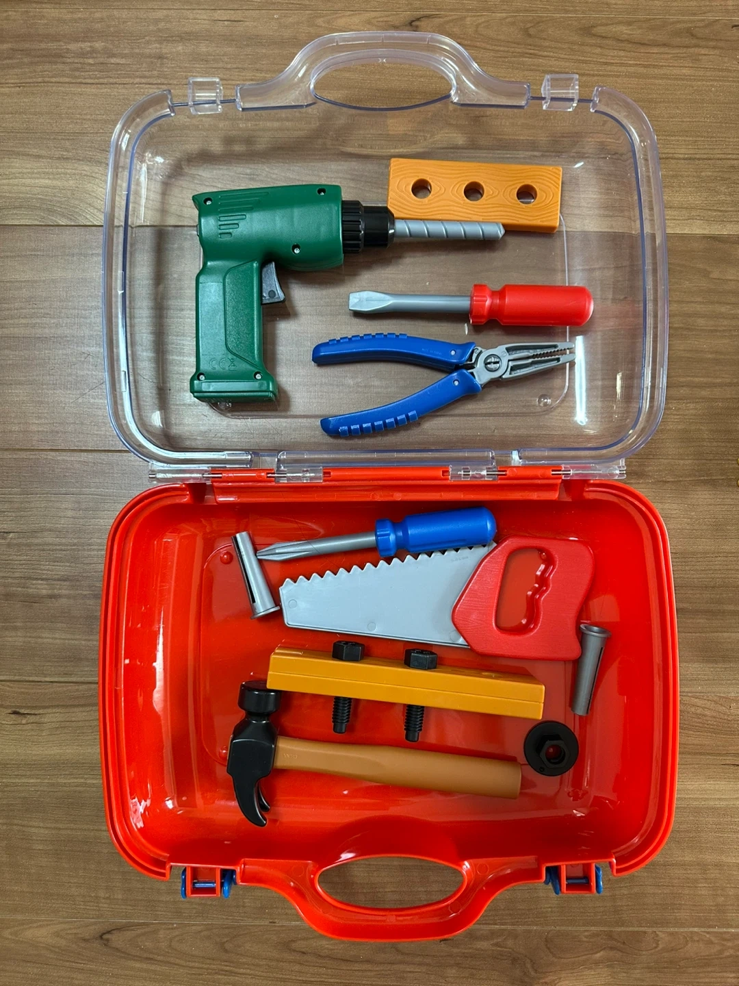 おもちゃの工具セットとキッチンセットの写真2枚目