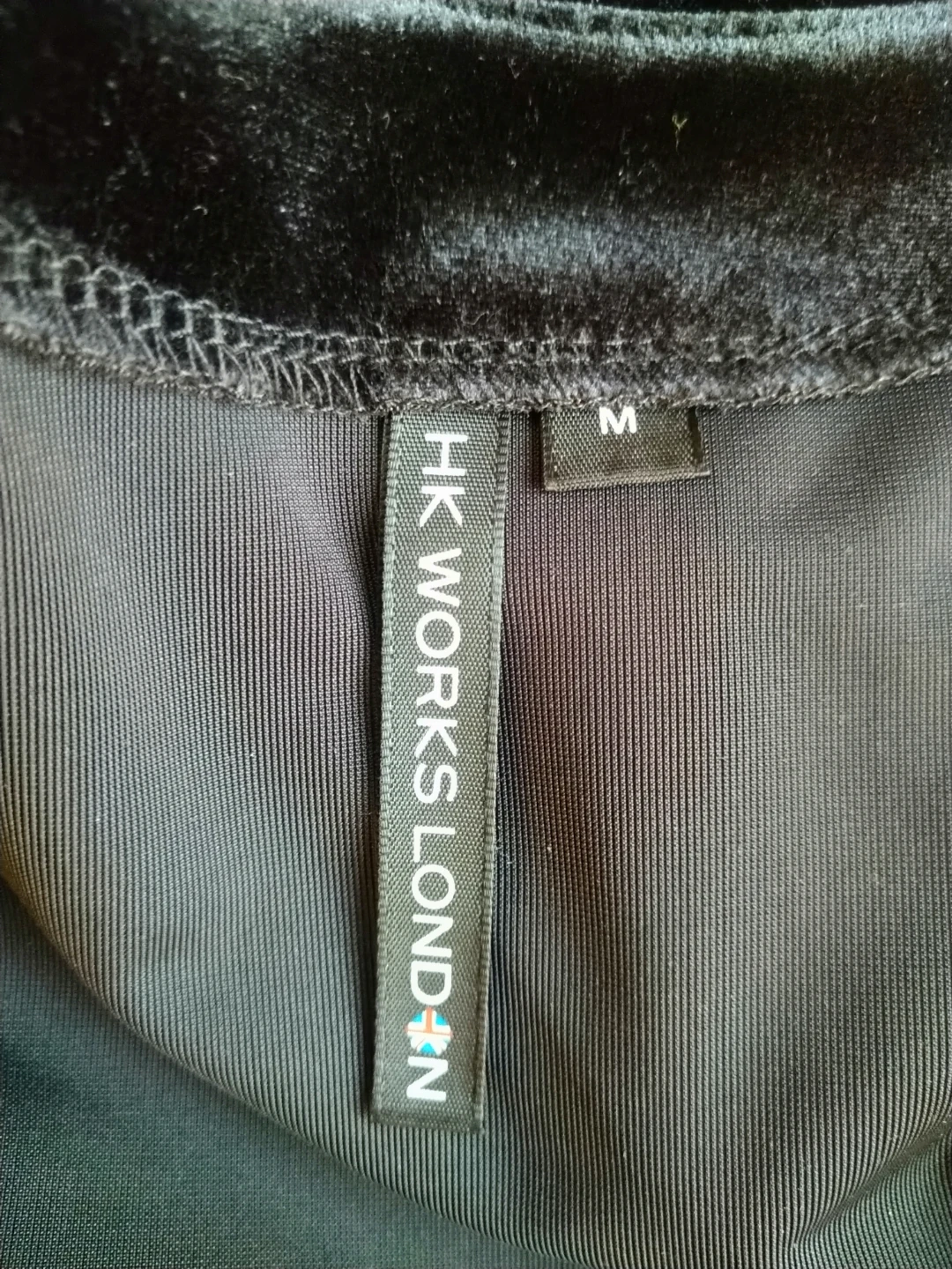 HK WORKS LONDON ベロア調トップスの写真4枚目