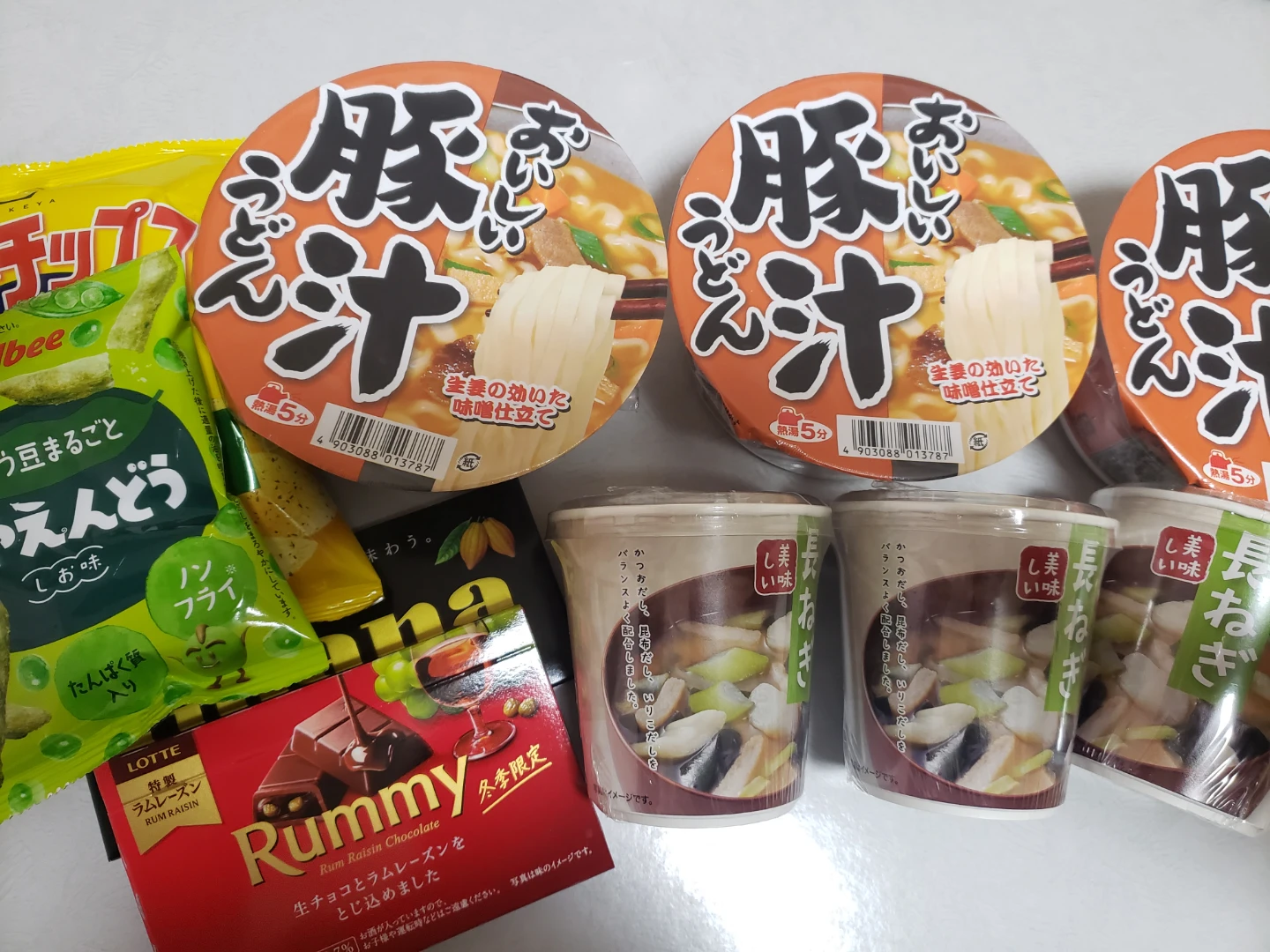 お菓子　豚汁うどん・味噌汁　セット