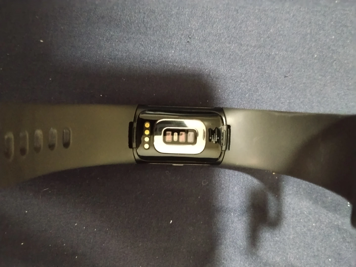フィットビット6 スマートウォッチ suica対応の写真2枚目