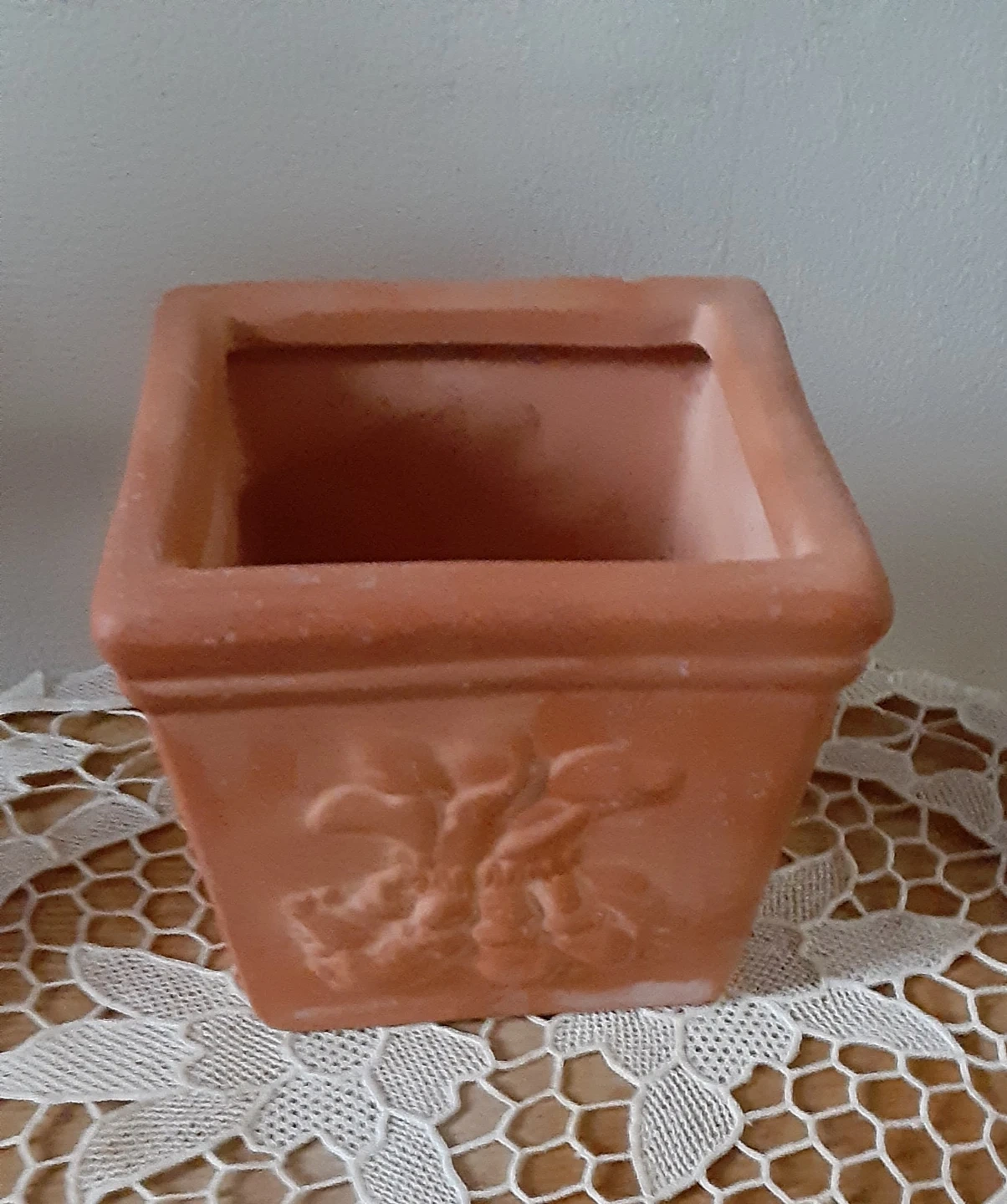 ピーターラビット レリーフ植木鉢 テラコッタプランター