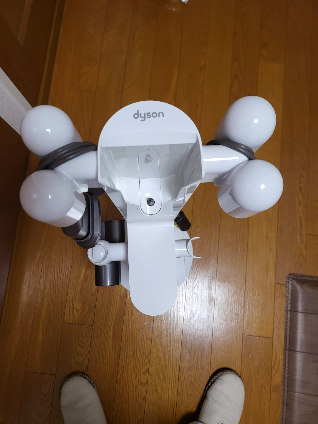 dyson充電式スタンドと付属品付きの写真6枚目