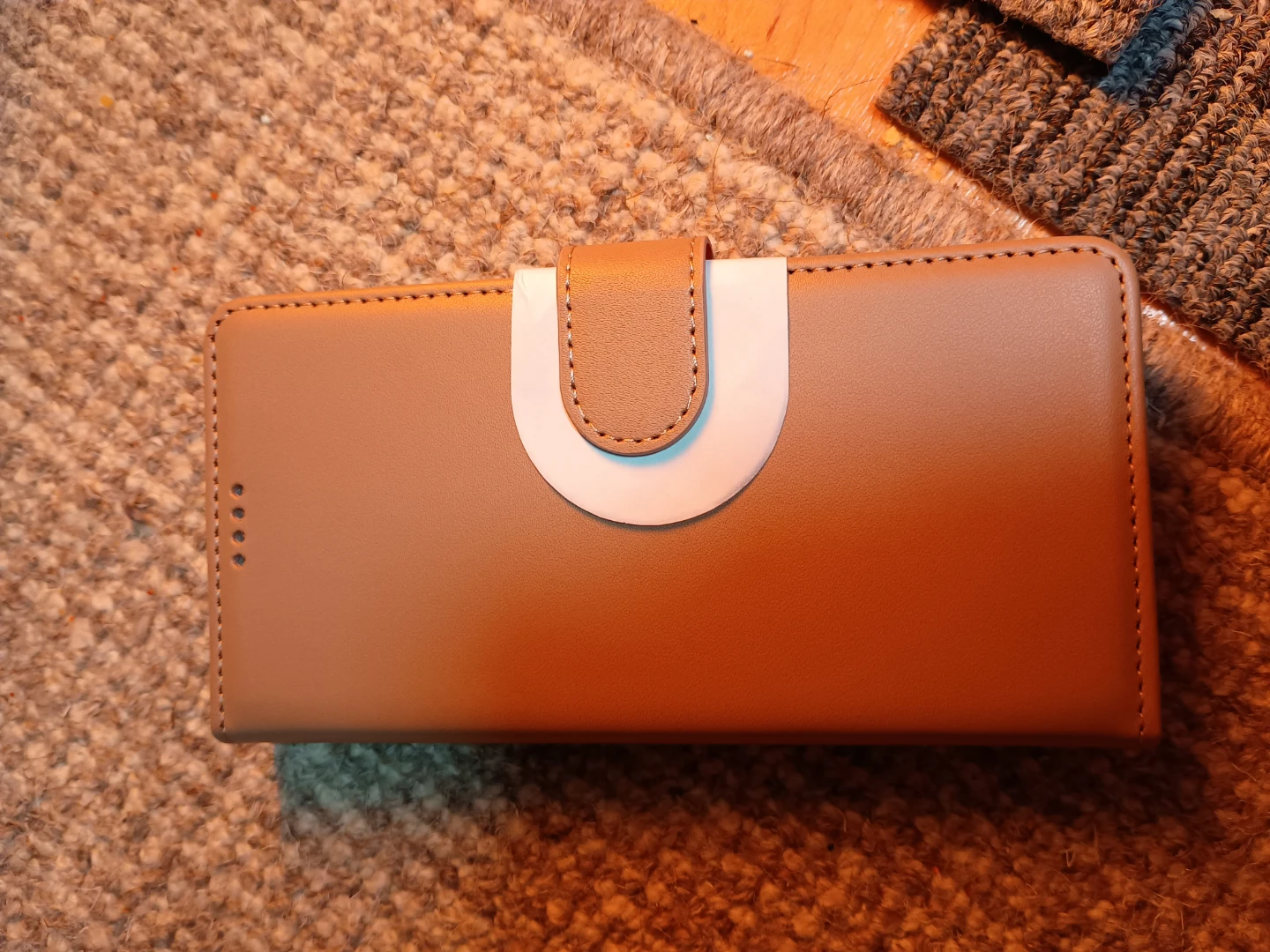 スマホケース 茶色 iPhone 16e 手帳型ケース
