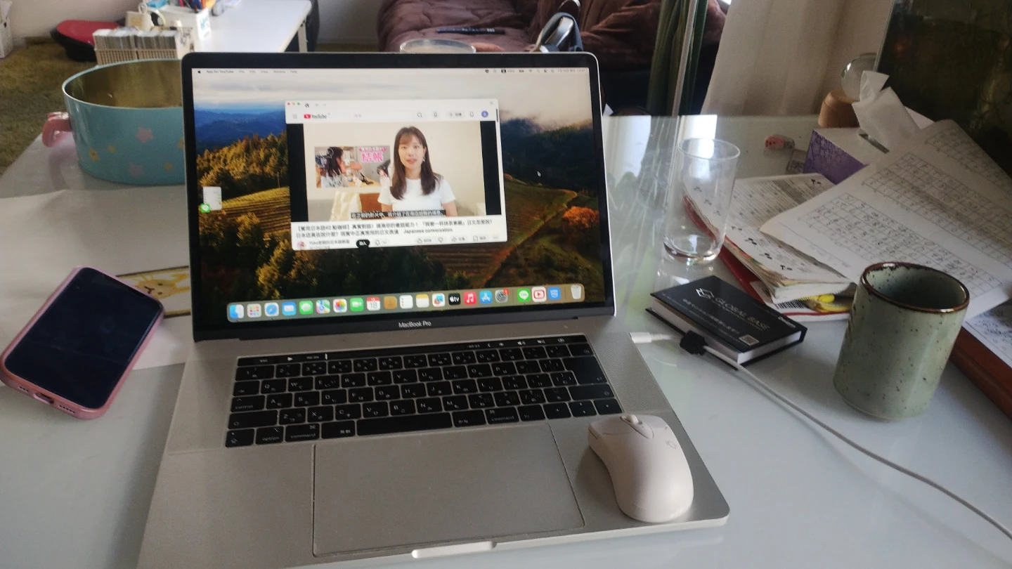 アップル MacBook Pro 15インチMR962J/A２018年の写真2枚目