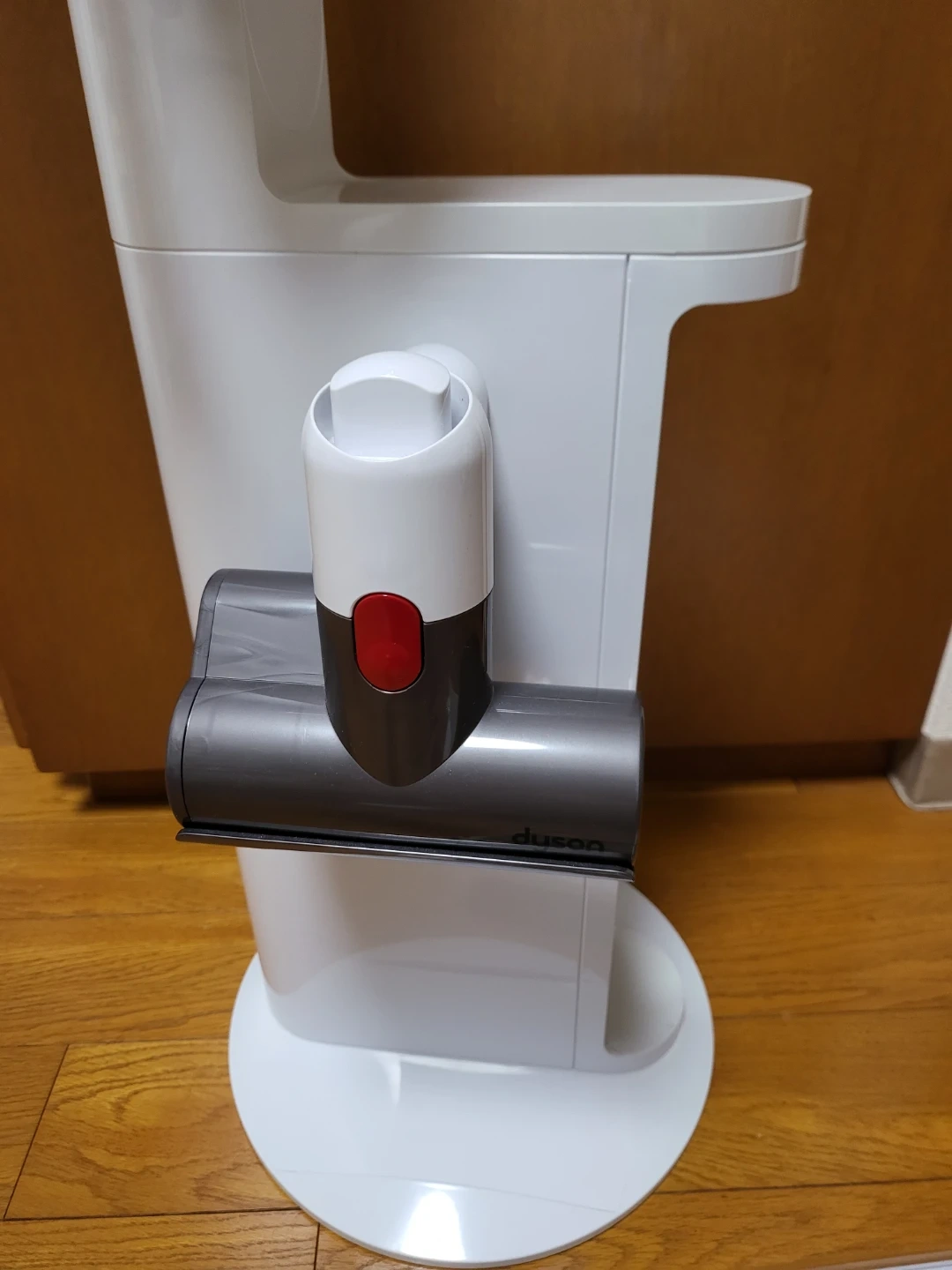 dyson充電式スタンドと付属品付きの写真3枚目