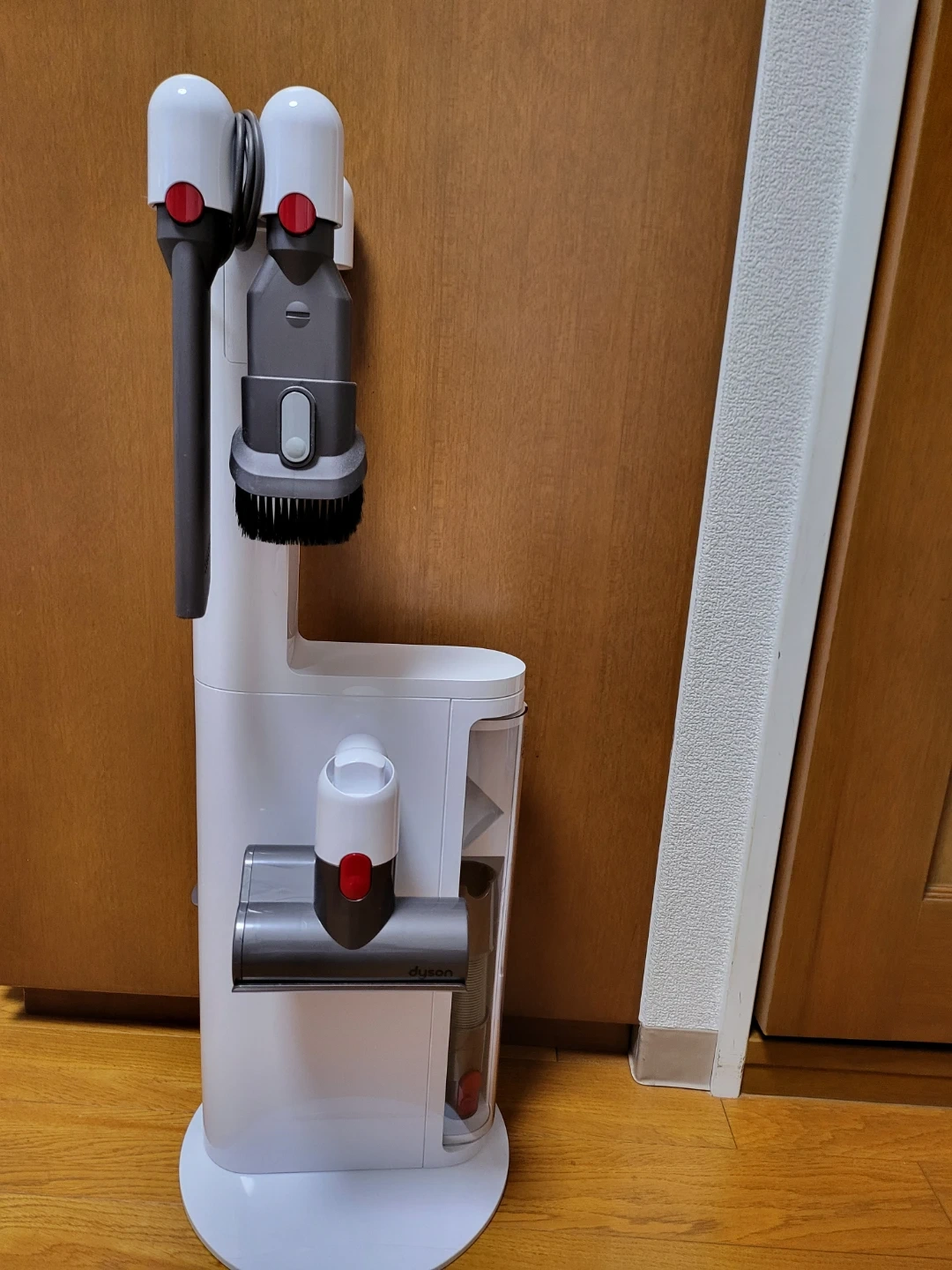 dyson充電式スタンドと付属品付きの写真5枚目