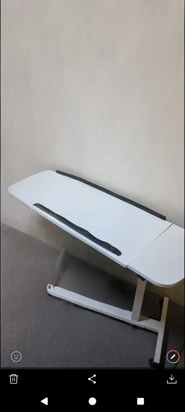キャスター付き 高さ調整可能 サイドテーブルの写真2枚目