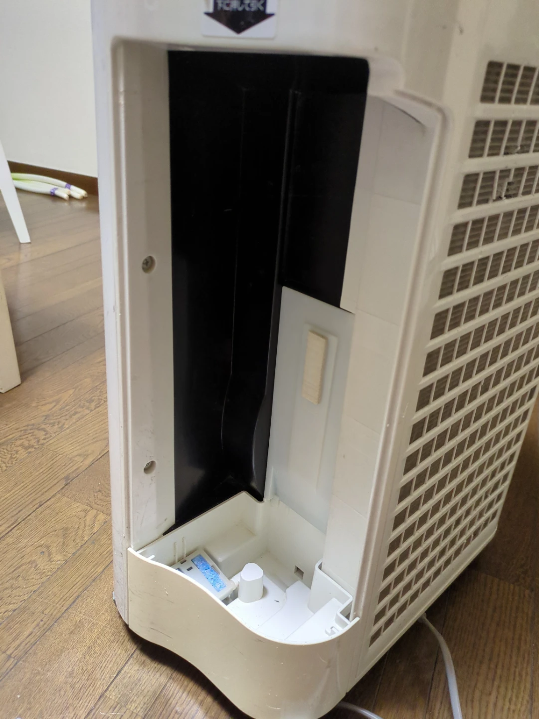 シャープ 加湿空気清浄機 KC-E50-W 2014年製の写真7枚目