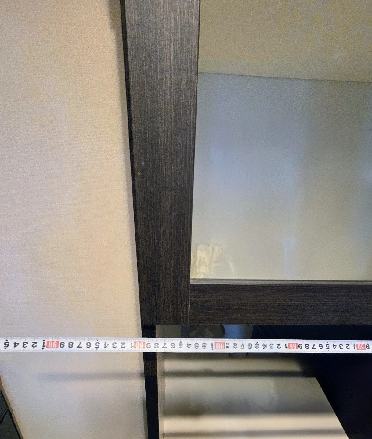 食器棚 ダークブラウン　コンセント付き　中段右下は炊飯器用で前に出るタイプです。の写真2枚目