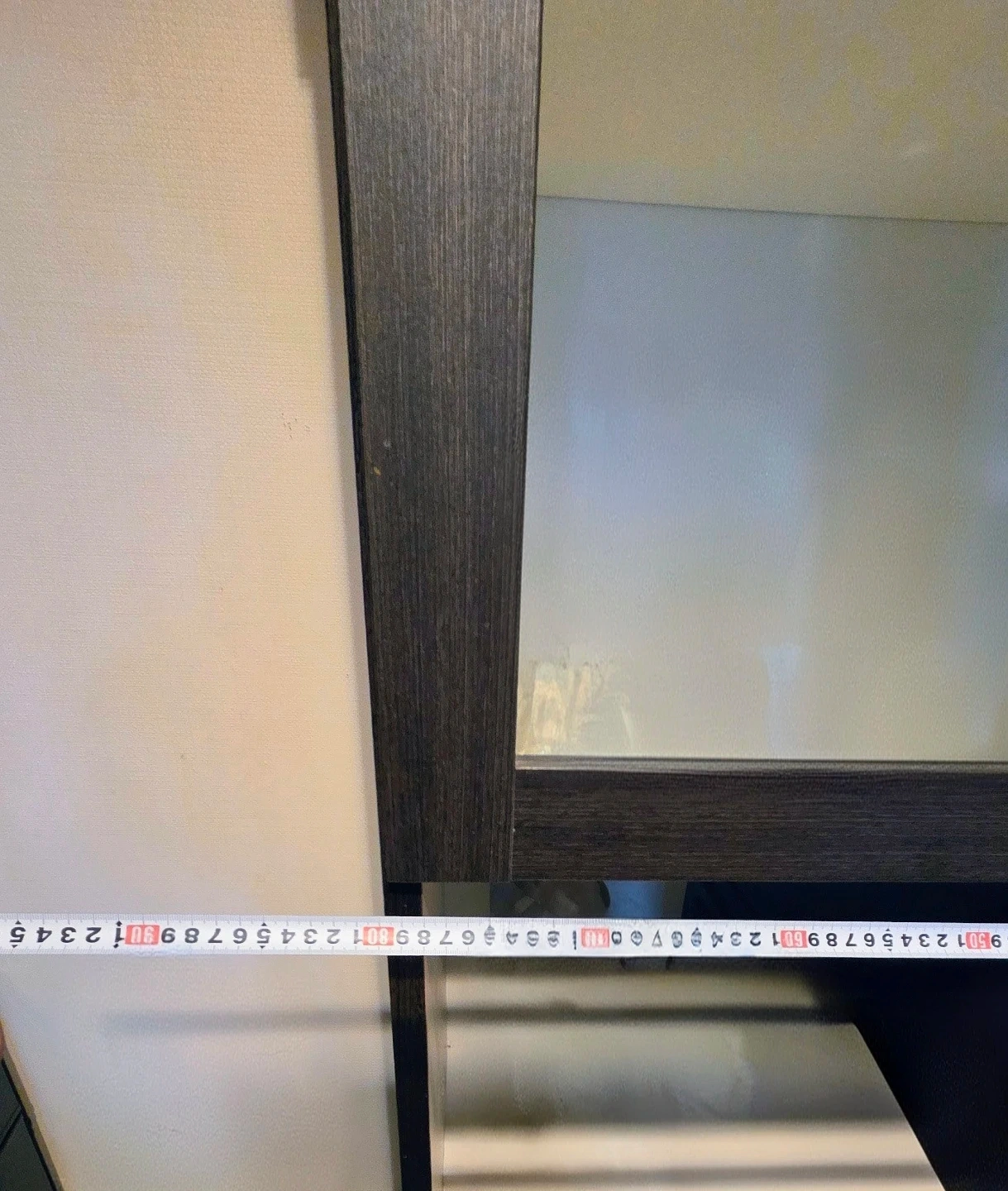食器棚 ダークブラウン コンセント付き 中段右下は炊飯器用で前に出るタイプです。の写真2枚目