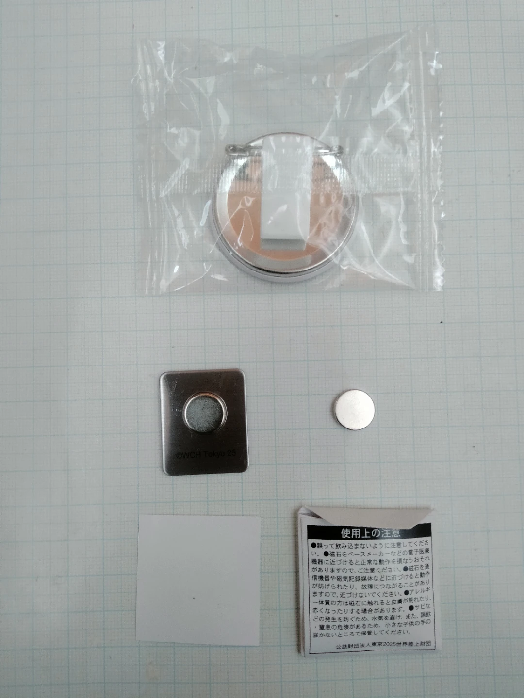 トートバッグとピンバッチ2個とりくワンシール　缶バッチ　国立競技場　2025世界陸上　りくワン　の写真6枚目