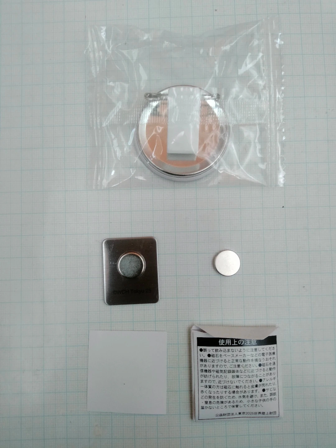 トートバッグとピンバッチ2個とりくワンシール 缶バッチ 国立競技場 2025世界陸上 りくワン の写真6枚目