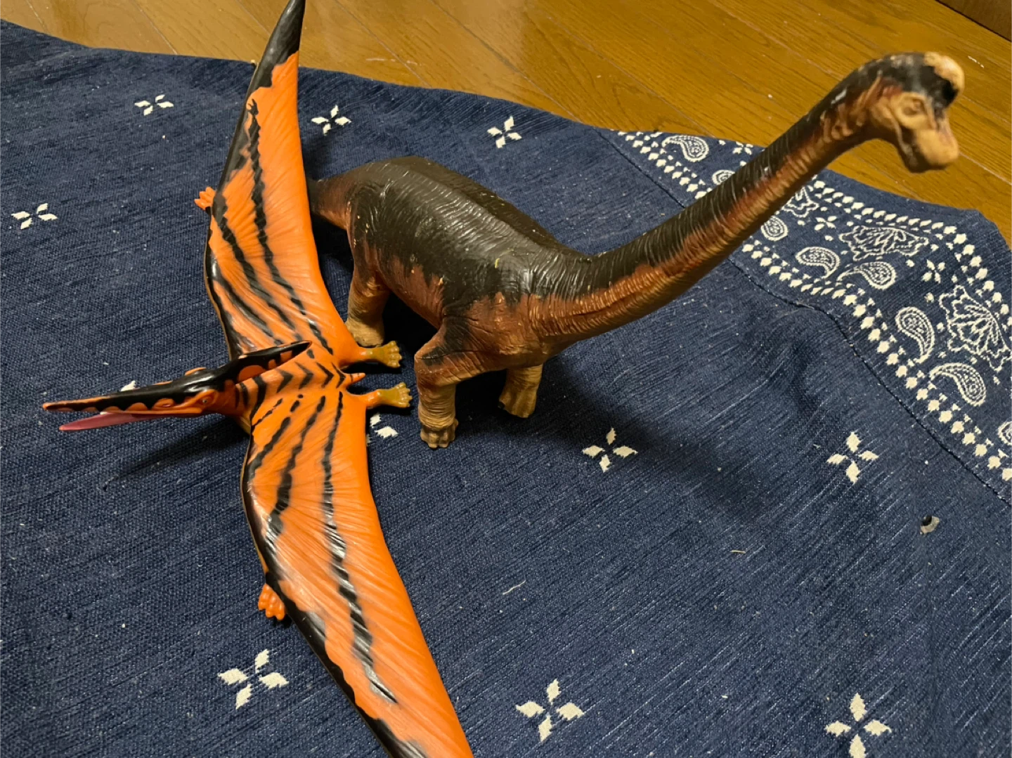 恐竜フィギュア2点セット