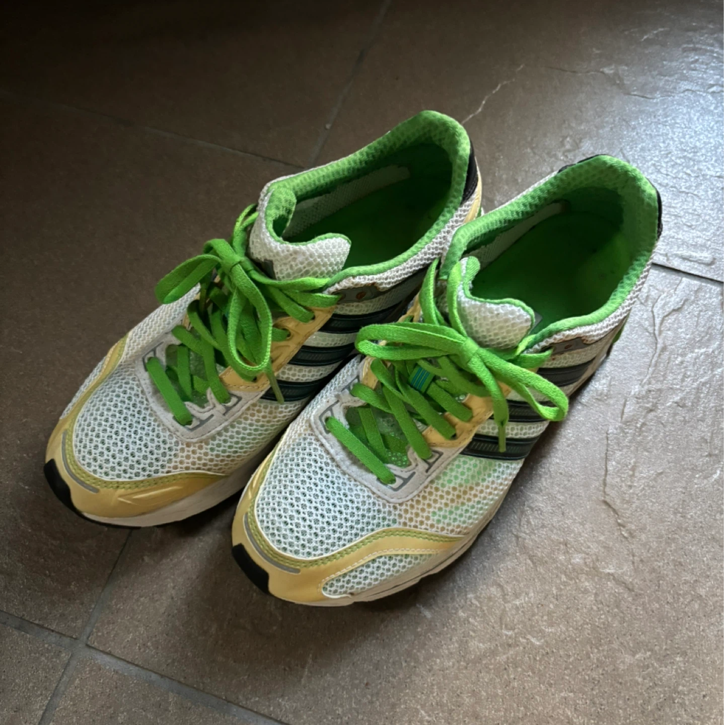 アディダス adizero Boston ランニングシューズ 25.5cm