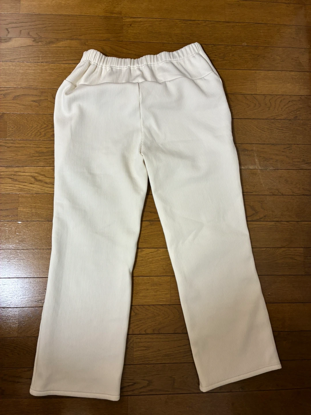 カジュアルパンツ クリーム色の写真2枚目