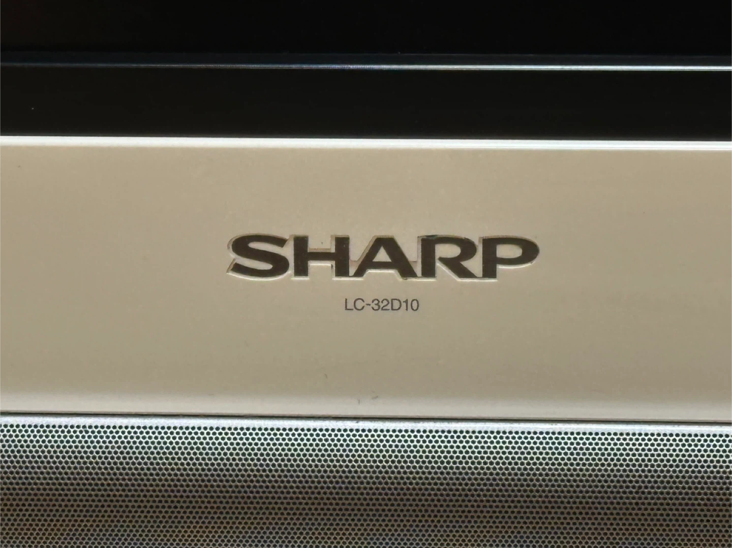 シャープ AQUOS 32の写真2枚目