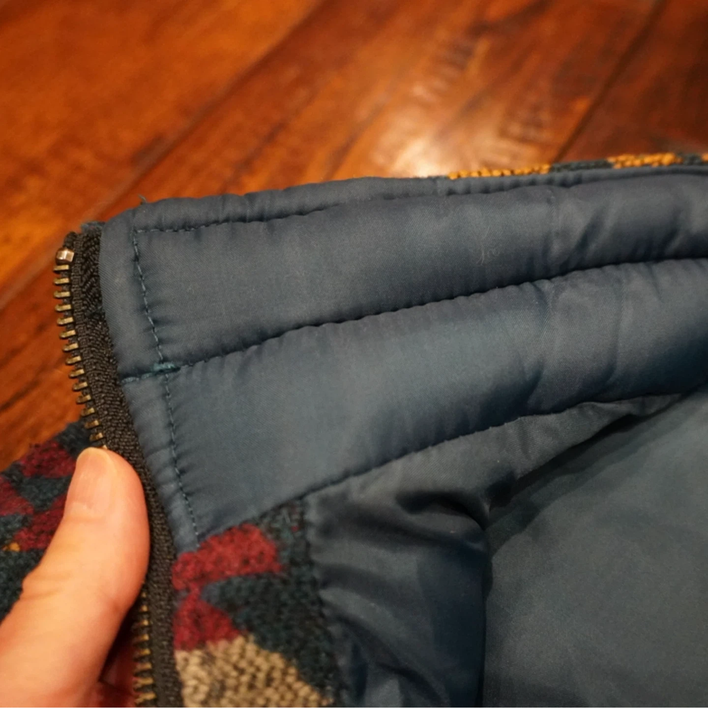 【未使用.美品】定価9,900円 AMERICAN EAGLE アメリカンイーグル アウトドア オルテガ柄 中綿ダウンベストの写真5枚目
