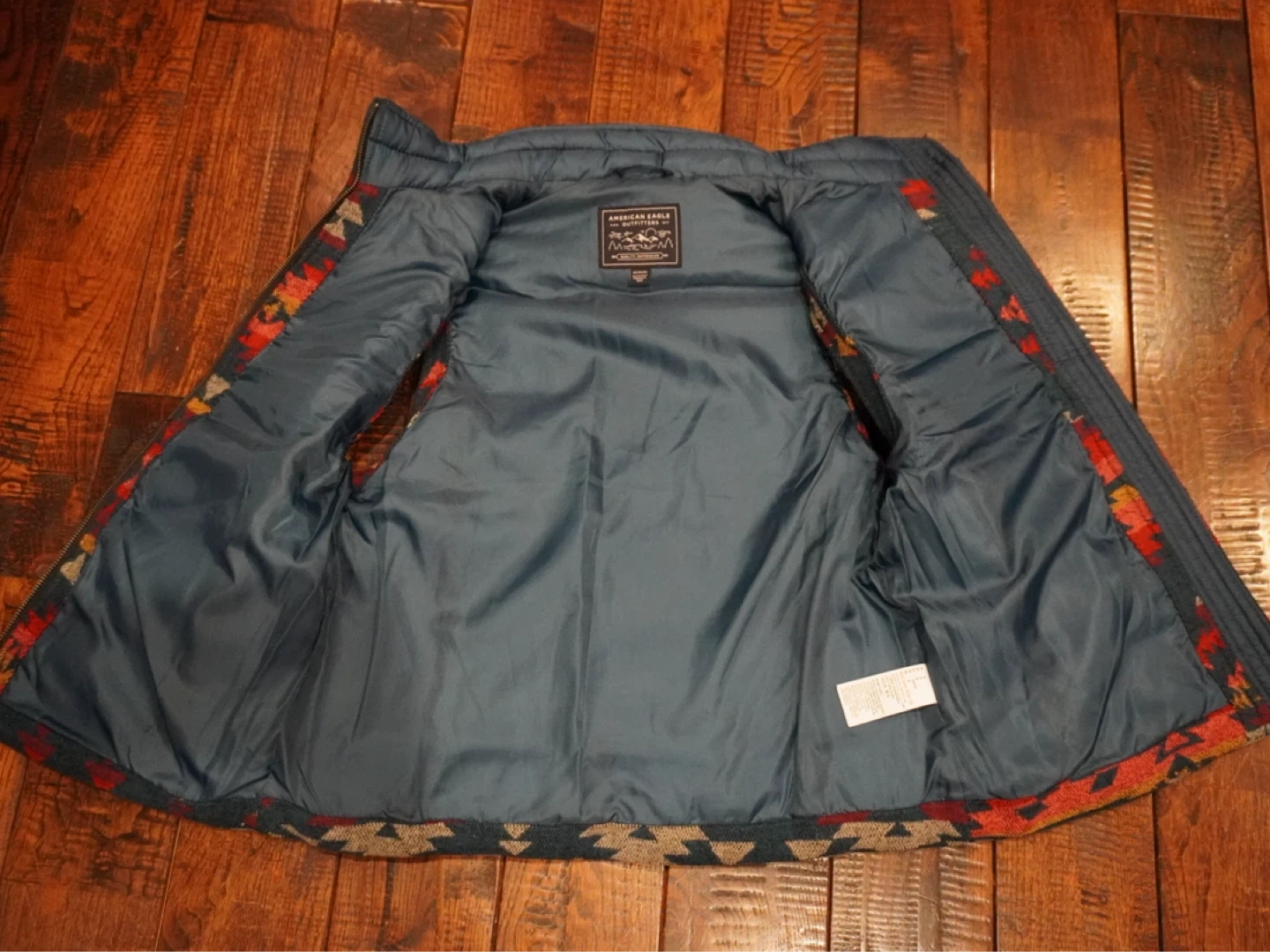 【未使用.美品】定価9,900円 AMERICAN EAGLE アメリカンイーグル アウトドア オルテガ柄 中綿ダウンベストの写真6枚目