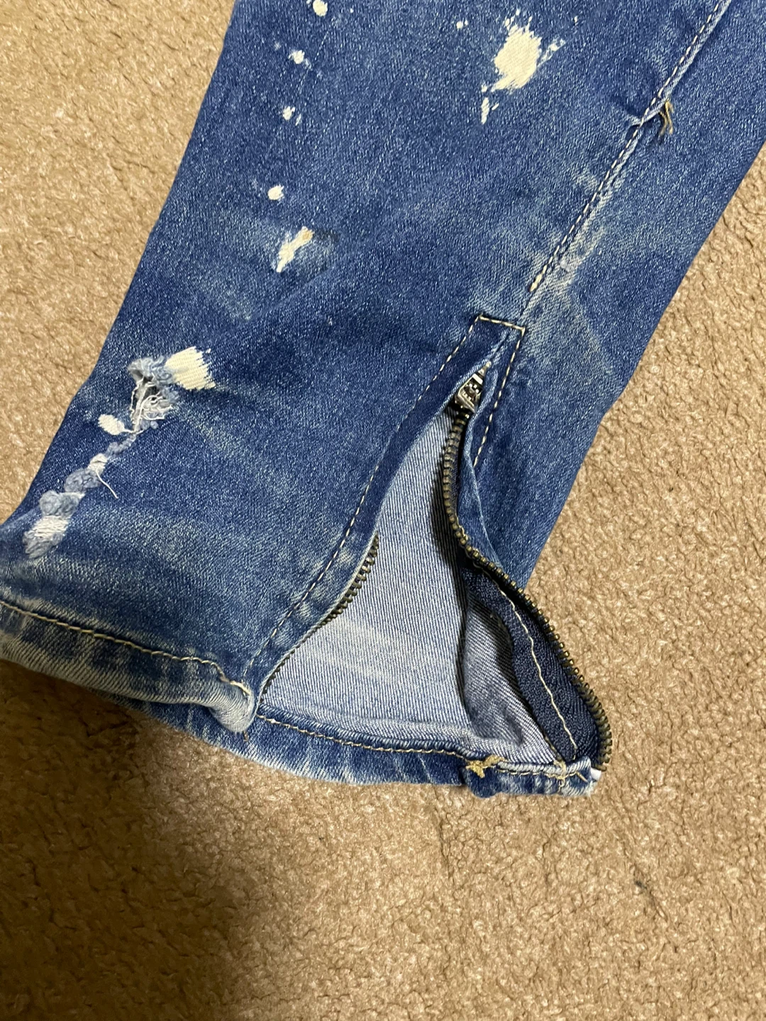 ダメージジーンズの写真2枚目